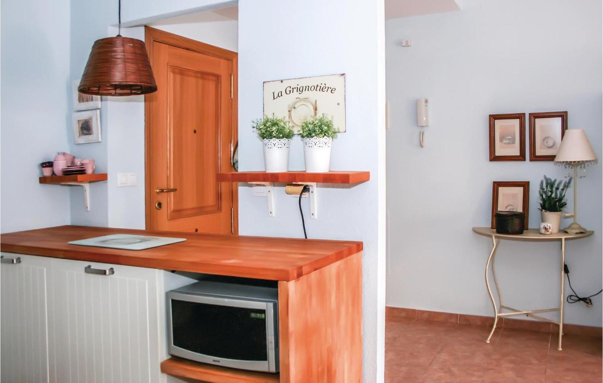 Beautiful Apartment In Alcossebre With Kitchen Bagian luar foto